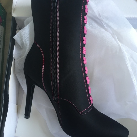 Poster Grl Black & Pink Stiletto Ankle Boots Dolls Kill BNIB - Picture 14 of 16